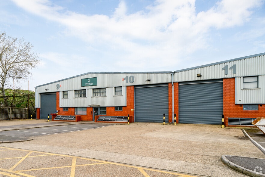 Spitfire Way, Hounslow for sale - Primary Photo - Image 1 of 1