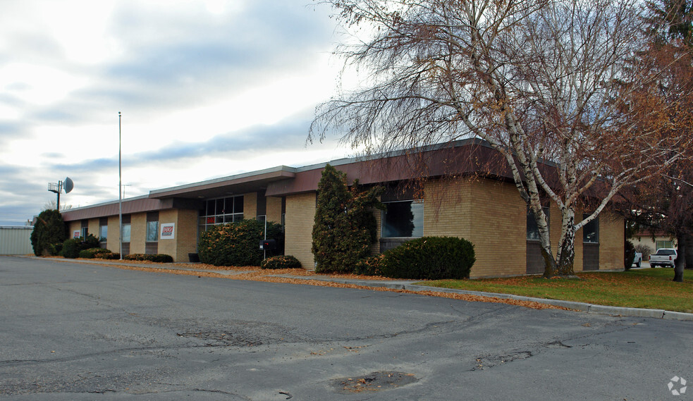 938-942 E Lincoln Rd, Idaho Falls, ID for lease - Primary Photo - Image 1 of 3