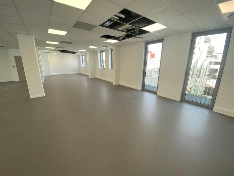 Office in Nantes for lease - Interior Photo - Image 2 of 4