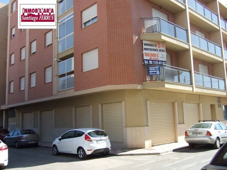 Retail in Almussafes for lease - Building Photo - Image 1 of 1