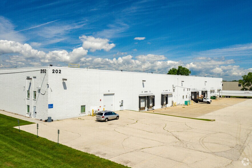 202 W Olive St, Glendale, WI for sale - Primary Photo - Image 1 of 1