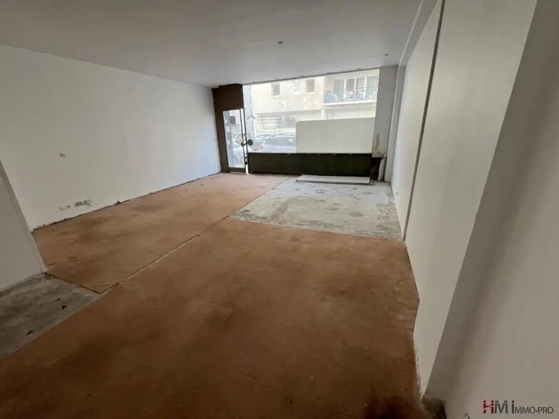 Retail in Le Havre for lease - Interior Photo - Image 2 of 5
