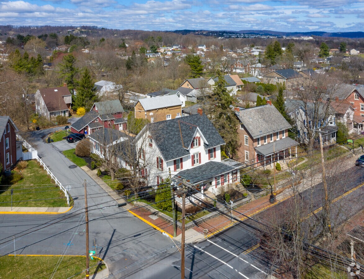 134 S Main St, Coopersburg, PA 18036