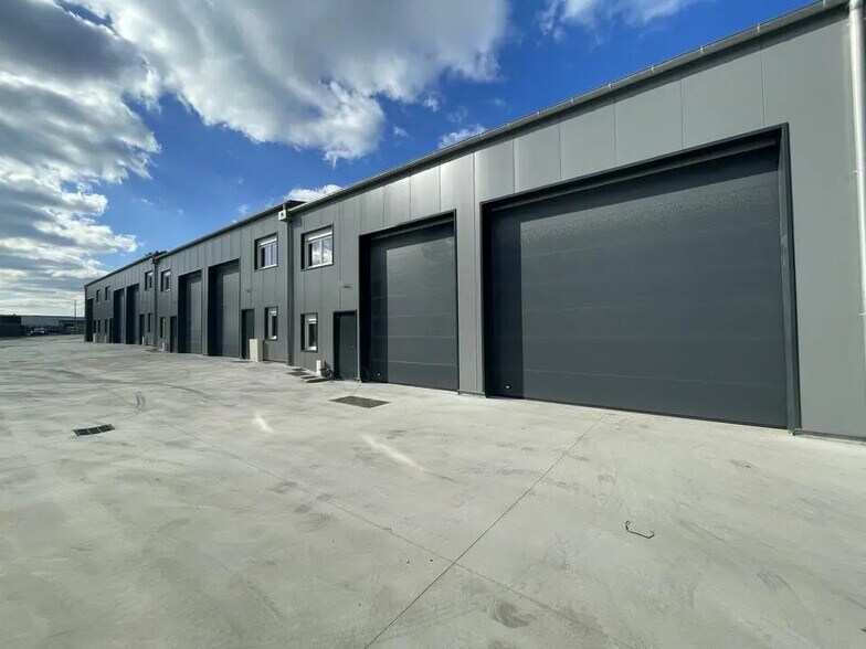 Industrial in Thouaré-sur-Loire for lease - Building Photo - Image 1 of 8