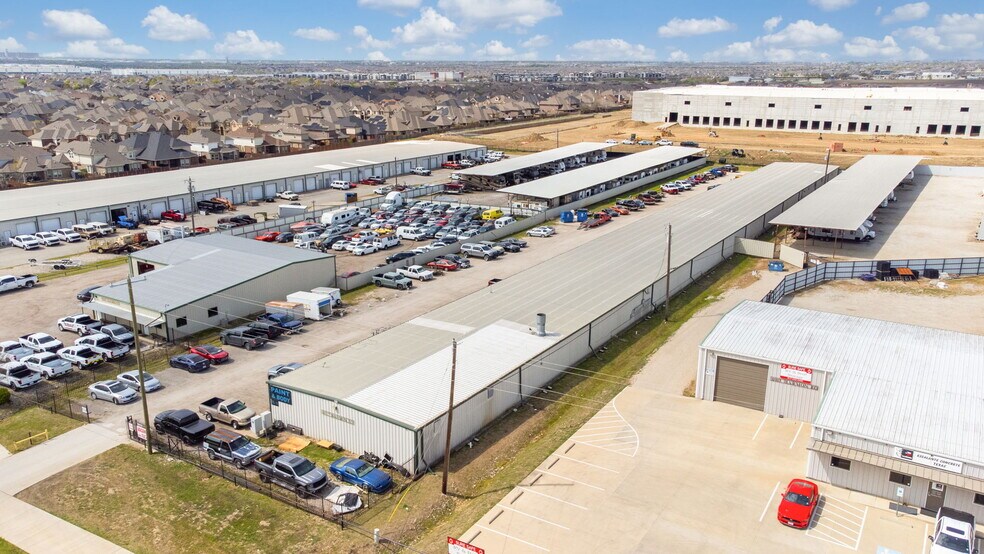 10027 Harmon Rd, Fort Worth, TX for lease - Building Photo - Image 3 of 26
