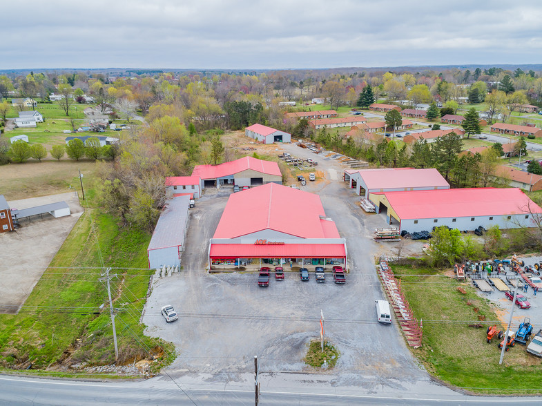 9894 US Highway 70, Mc Ewen, TN for sale - Building Photo - Image 1 of 1