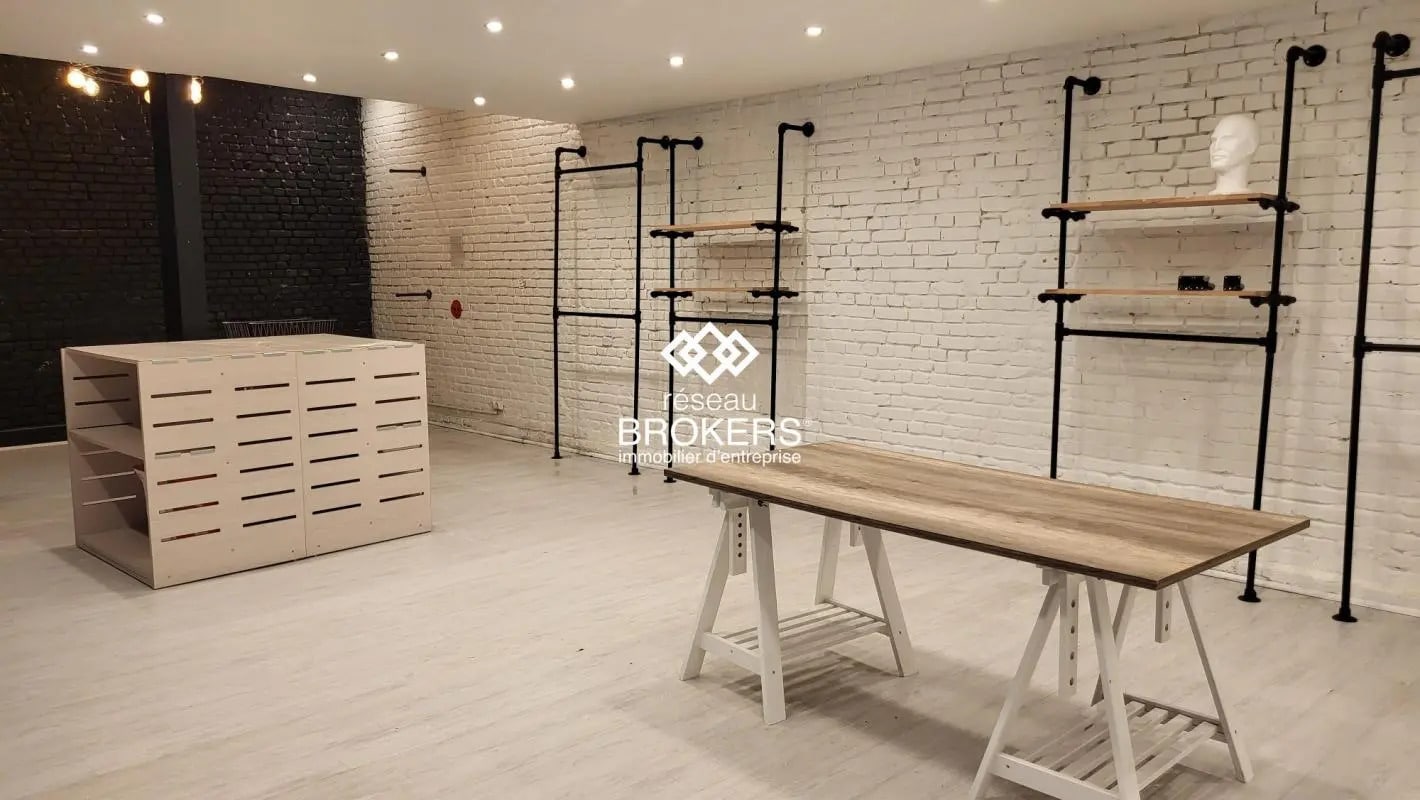 Retail in Le Havre for lease Interior Photo- Image 1 of 4