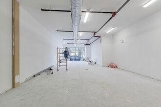 1619 W Lawrence Ave, Chicago, IL for lease Interior Photo- Image 2 of 4