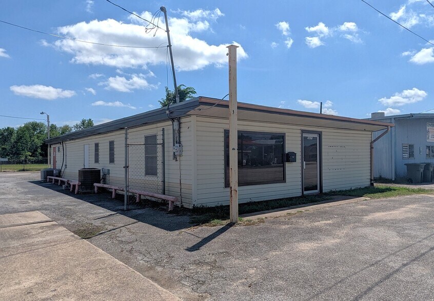 5425 College St, Beaumont, TX for lease - Building Photo - Image 1 of 24