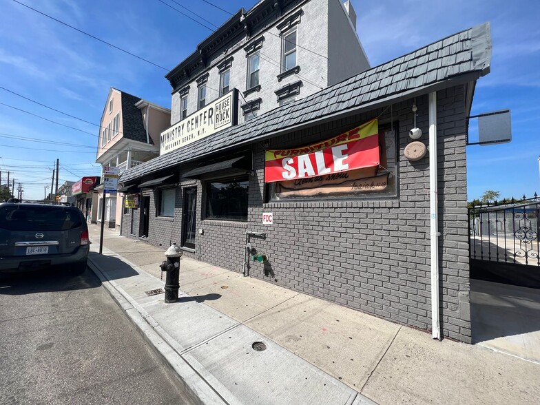 112-16 Rockaway Beach Blvd, Rockaway Park, NY for sale - Primary Photo - Image 1 of 1