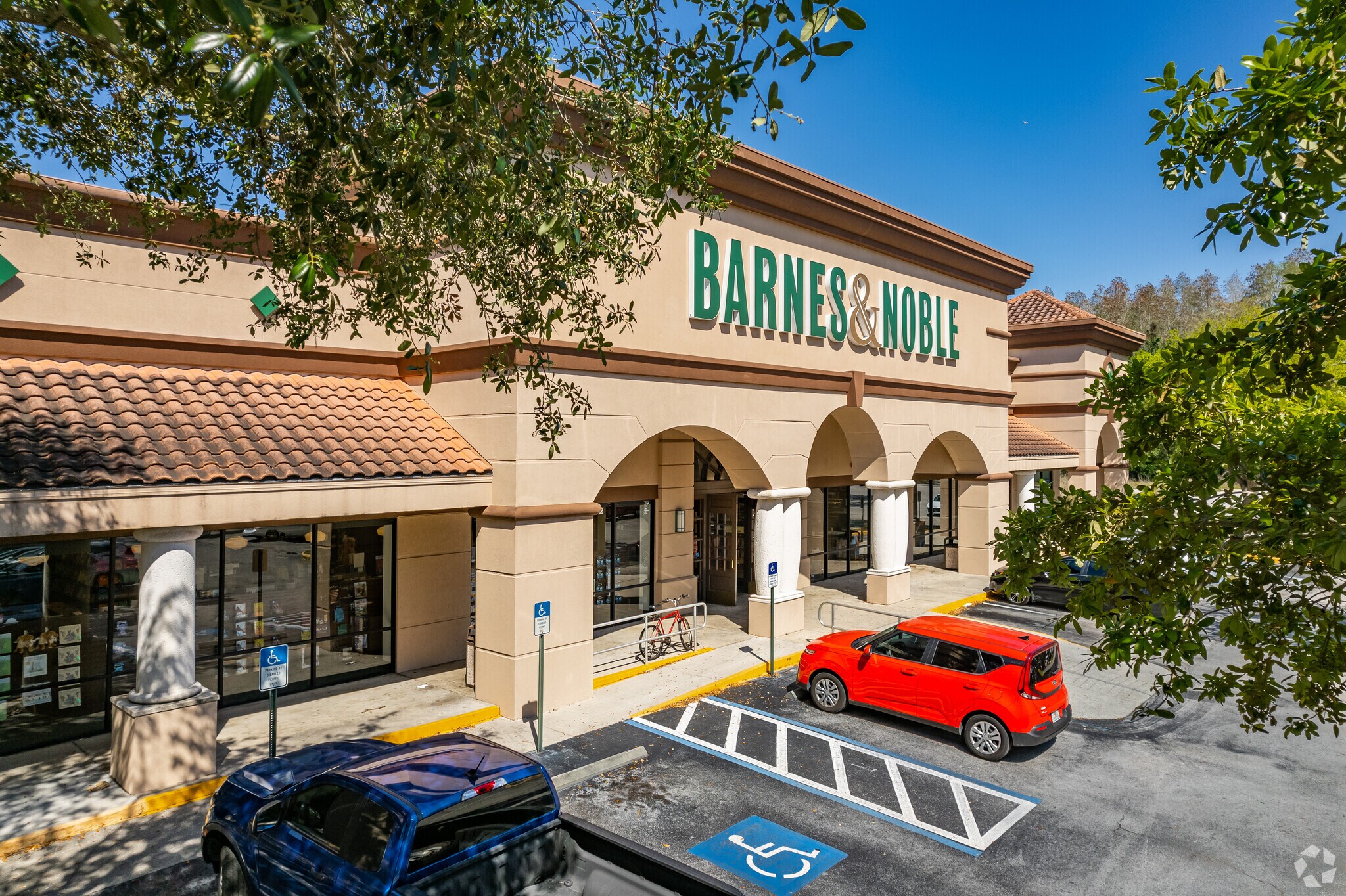 11802 N Dale Mabry Hwy, Tampa, FL 33618 Barnes & Noble