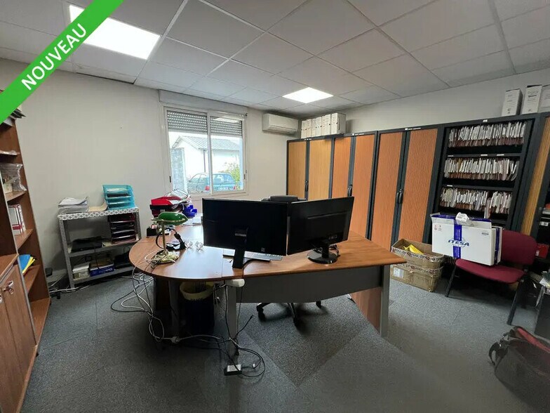 Office in Valence for sale - Building Photo - Image 2 of 3