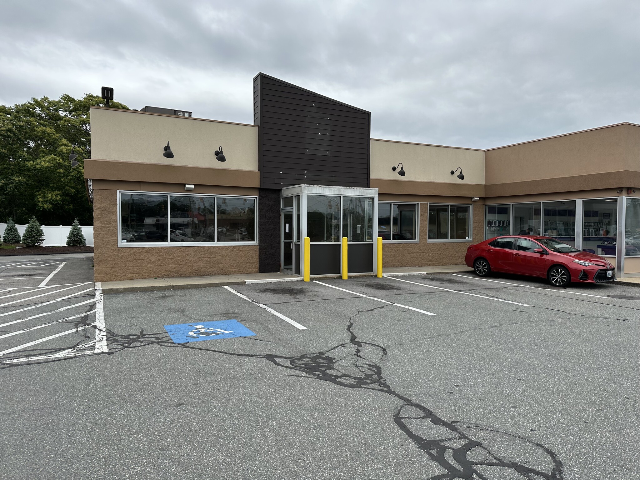 1584 Warwick Ave, Warwick, RI for lease Building Photo- Image 1 of 5