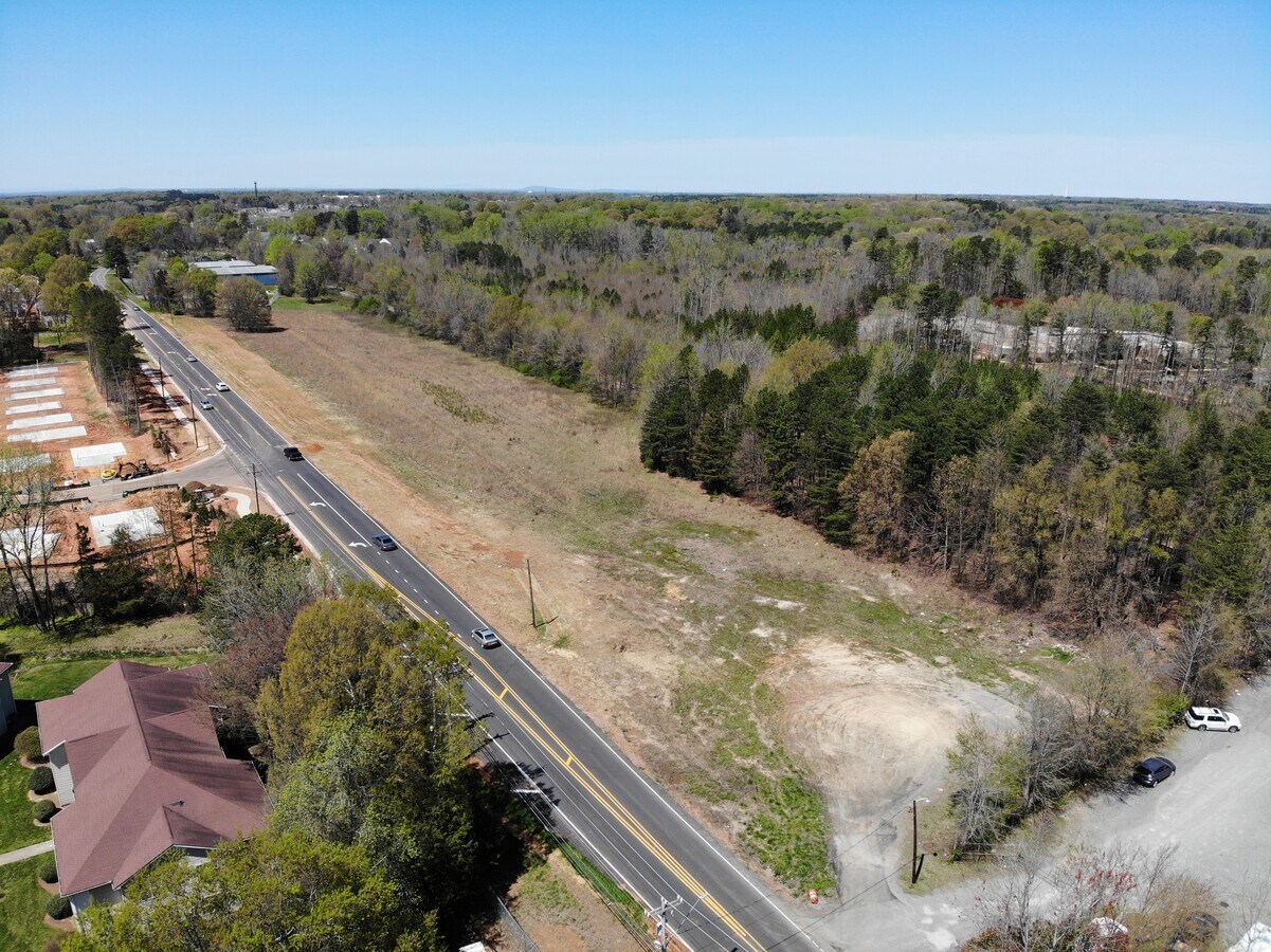 Gibbon Rd, Charlotte, NC 28269