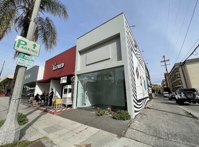 320-322 S Robertson Blvd, Los Angeles, CA for lease - Building Photo - Image 1 of 2
