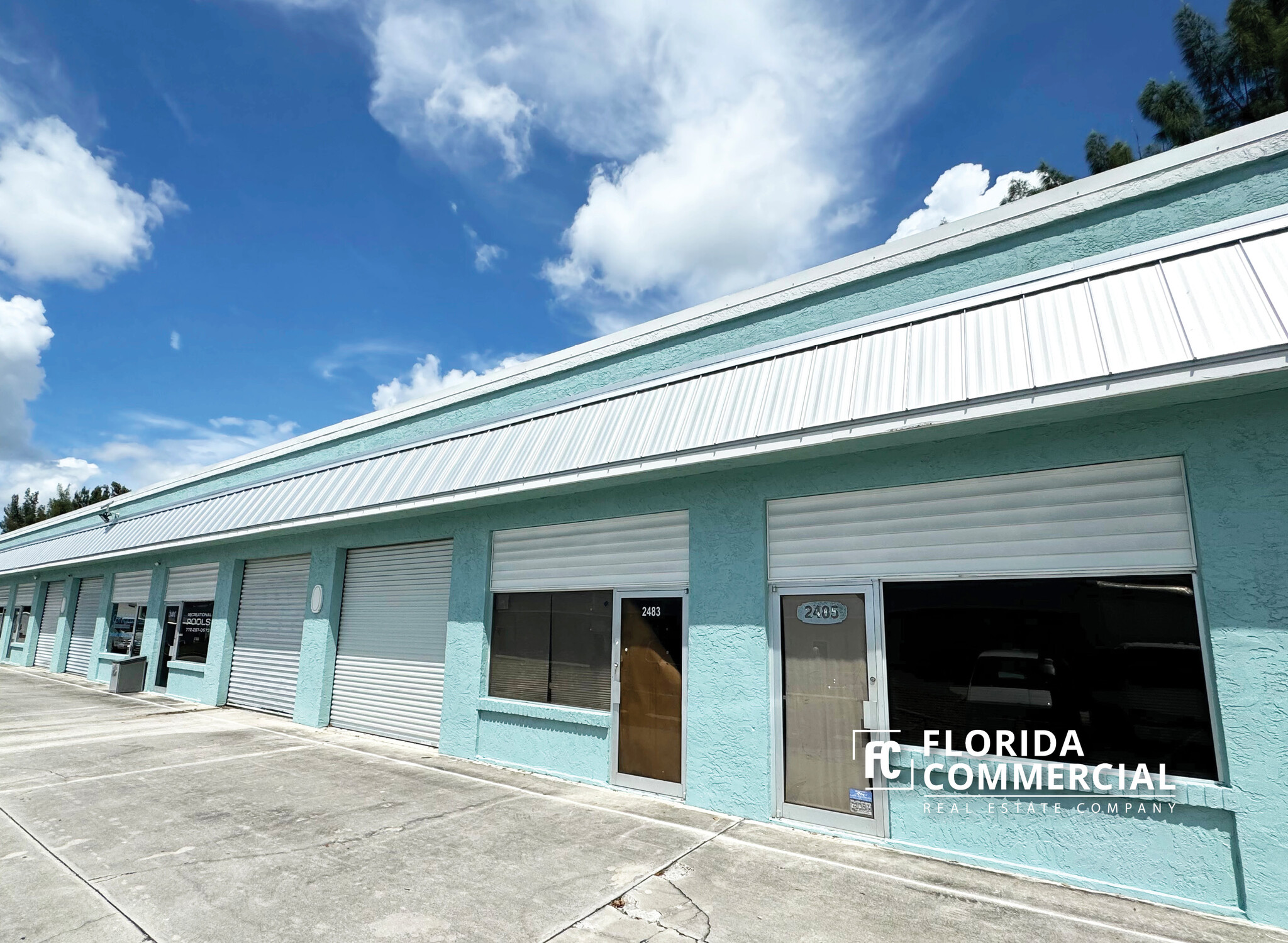 2445-2499 SE Dixie Hwy, Stuart, FL for lease Building Photo- Image 1 of 5