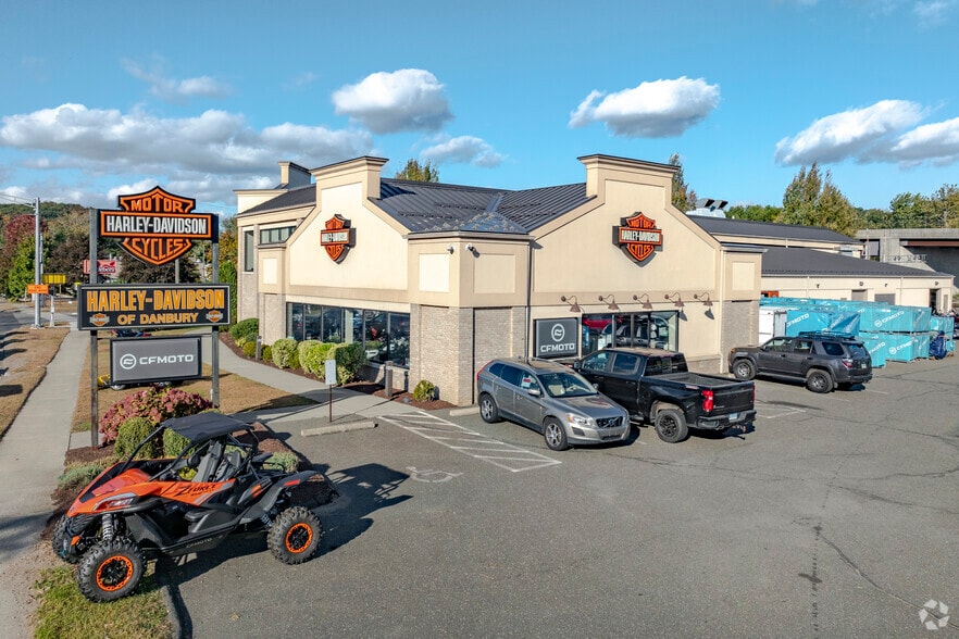 Hot Retail, Harley-Davidson Dealership portfolio of 2 properties for sale on LoopNet.com - Building Photo - Image 3 of 22