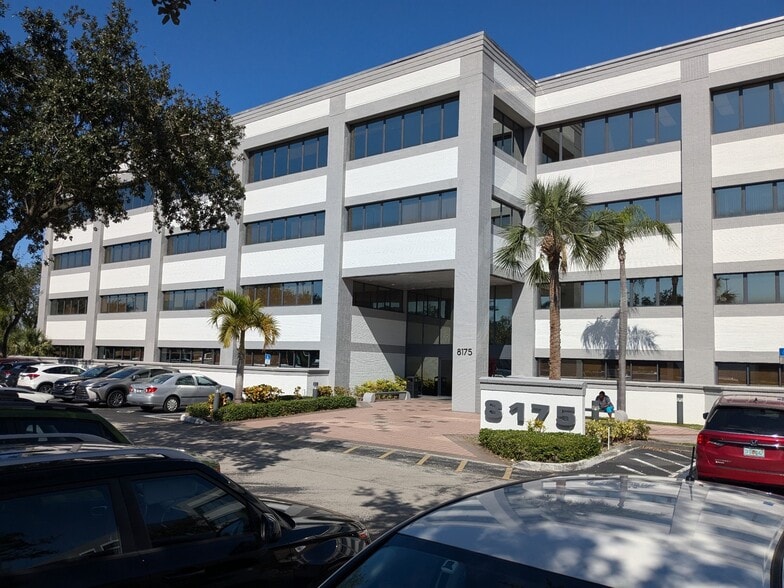 7925 NW 12th St, Doral, FL for lease - Building Photo - Image 1 of 16