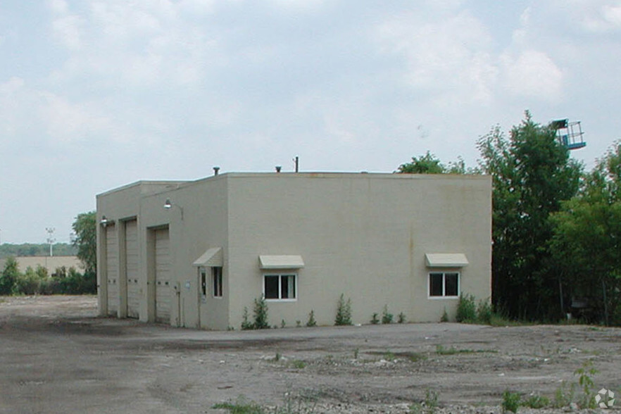 25280 Seeley Rd, Novi, MI for lease - Building Photo - Image 2 of 4