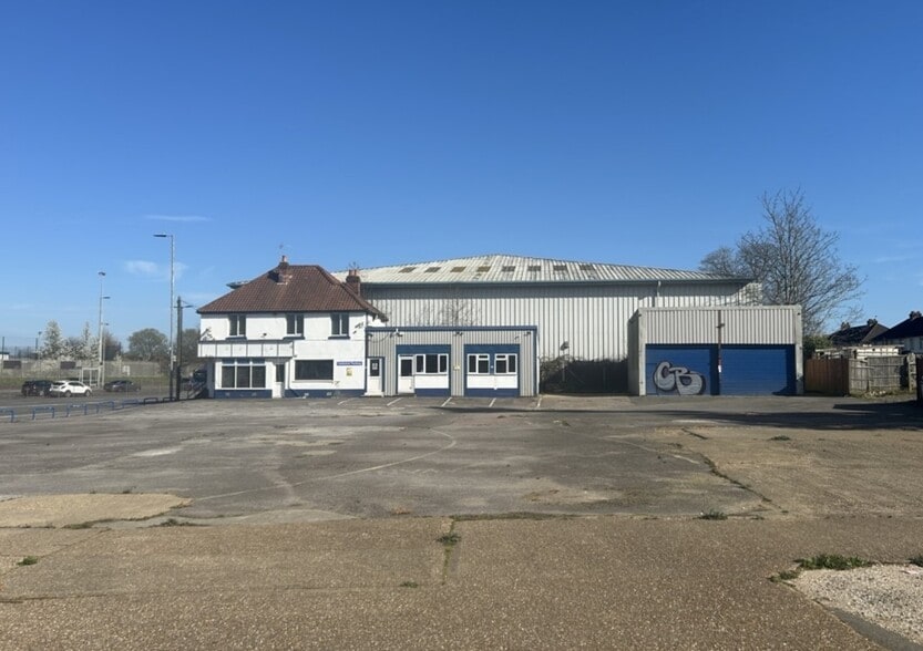 121-127 Redbridge Rd, Southampton for lease - Building Photo - Image 1 of 6