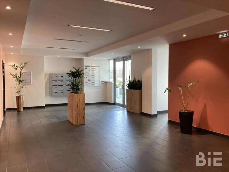 Office in Mérignac for lease - Lobby - Image 3 of 7