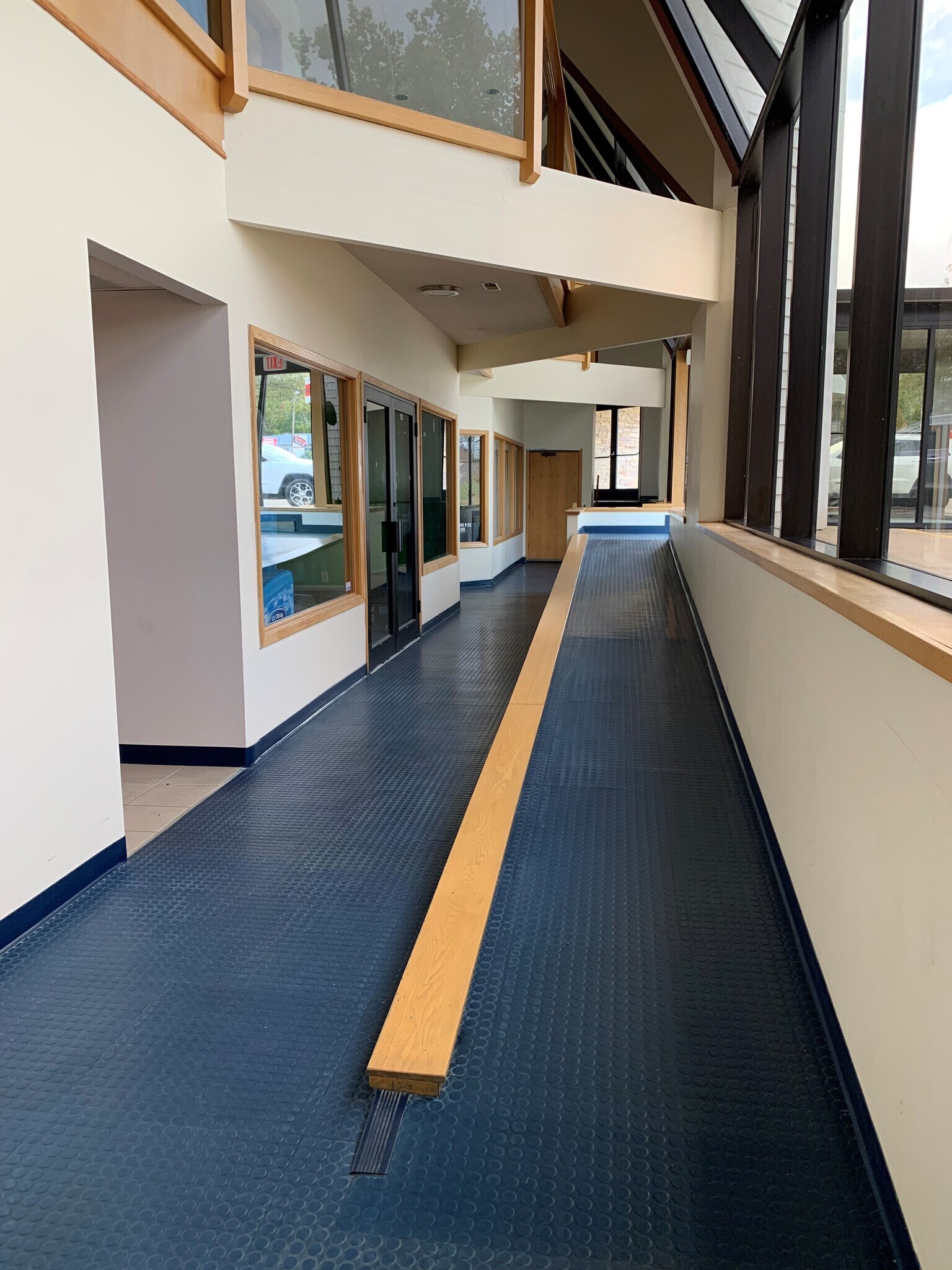 1414 W 6th St, Lawrence, KS for sale Interior Photo- Image 1 of 1