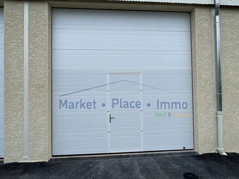 Office in for lease - Building Photo - Image 3 of 9