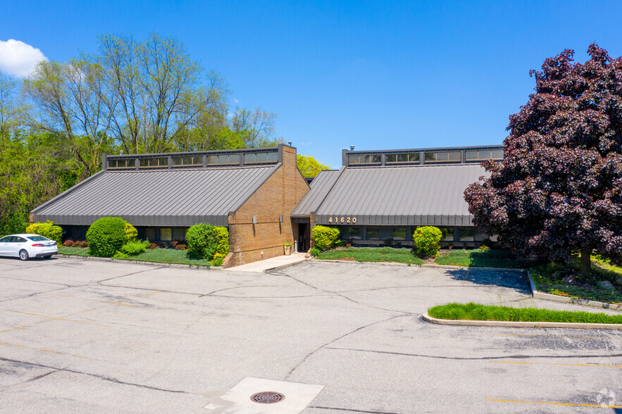 41620 Six Mile Rd, Northville, MI for sale - Building Photo - Image 1 of 1