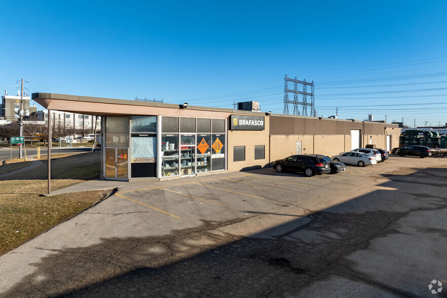 75 City View Dr, Toronto, ON for lease - Building Photo - Image 2 of 25