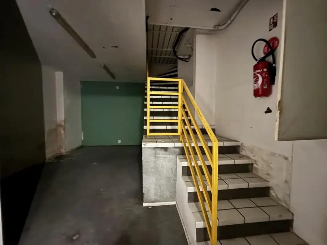 Retail in Compiègne for lease Interior Photo- Image 1 of 2