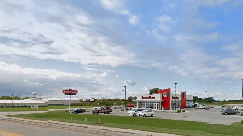 1520 E Walnut St, Watseka, IL for sale - Primary Photo - Image 1 of 1