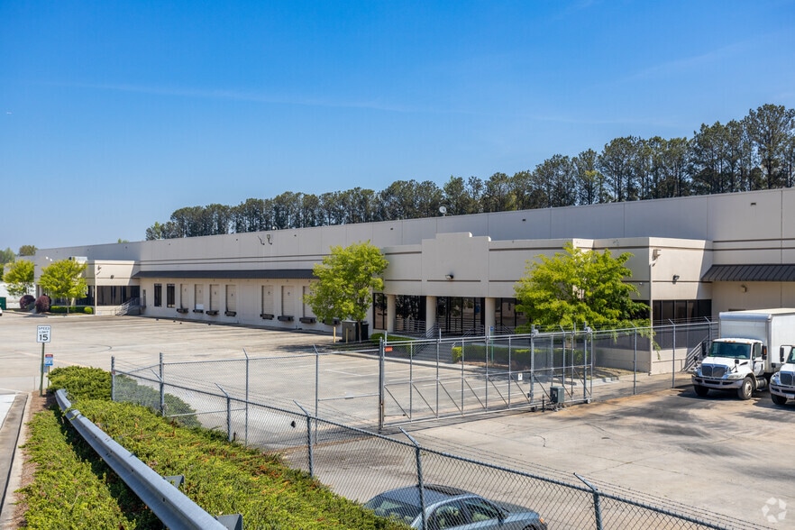 4071 Southmeadow Pky W, Atlanta, GA for lease - Building Photo - Image 1 of 11