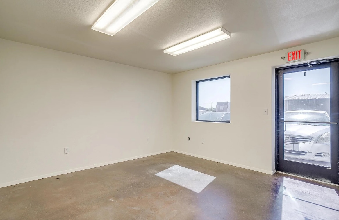 9115 East Highway 67, Alvarado, TX for lease Interior Photo- Image 1 of 3