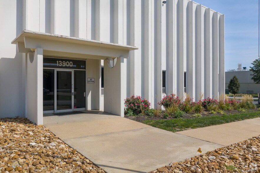 13900 W 101st St, Lenexa, KS for lease - Building Photo - Image 2 of 6