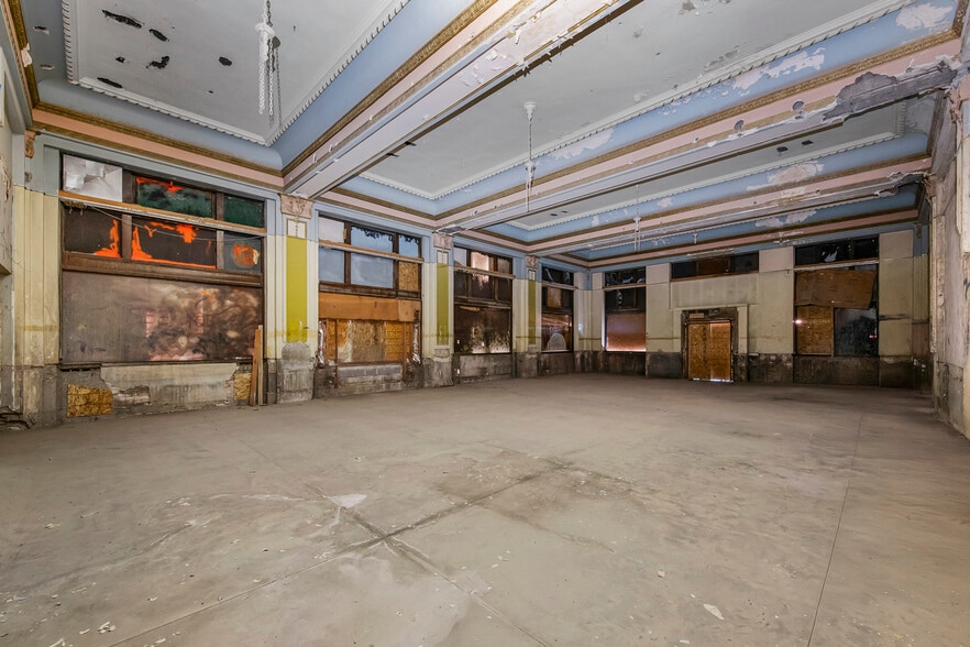 502 S Main St, Rock Springs, WY for sale - Interior Photo - Image 3 of 42