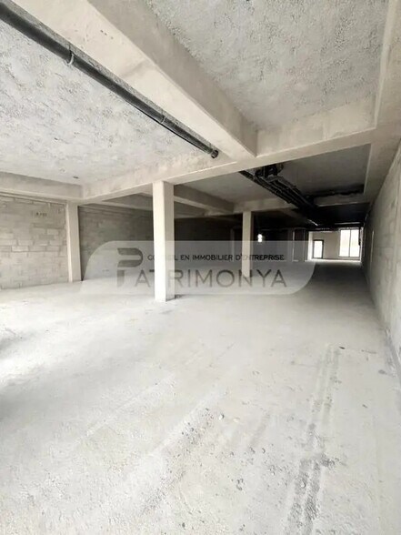 Retail in Marseille for lease - Building Photo - Image 2 of 5