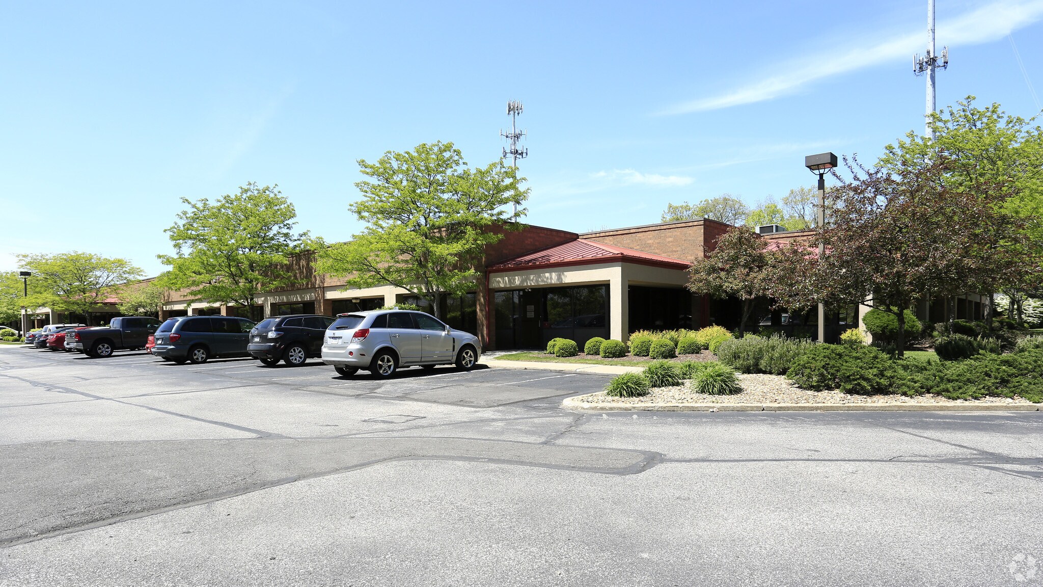 9885 Rockside Rd, Valley View, OH for lease Primary Photo- Image 1 of 8