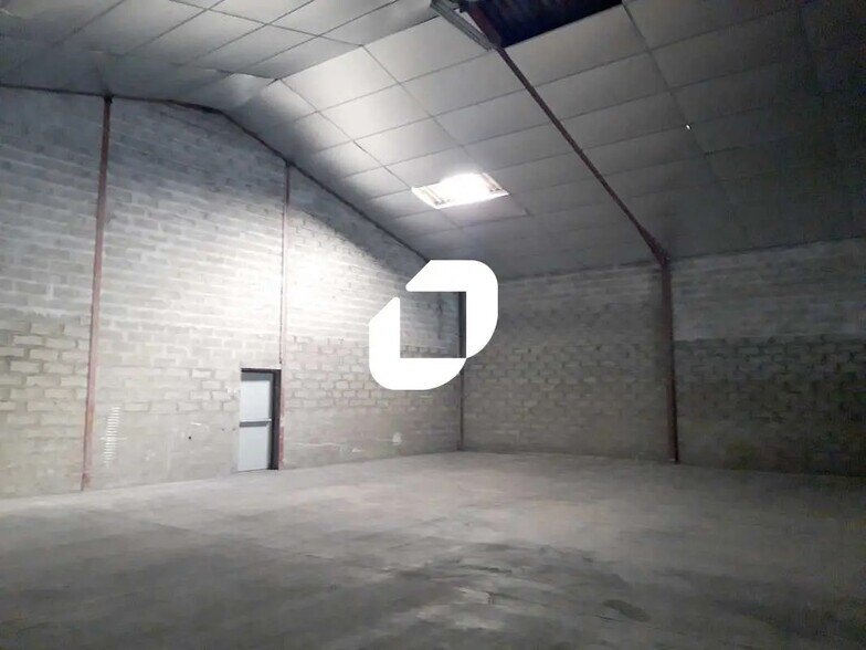 Industrial in Saint-Loubès for sale - Interior Photo - Image 2 of 2