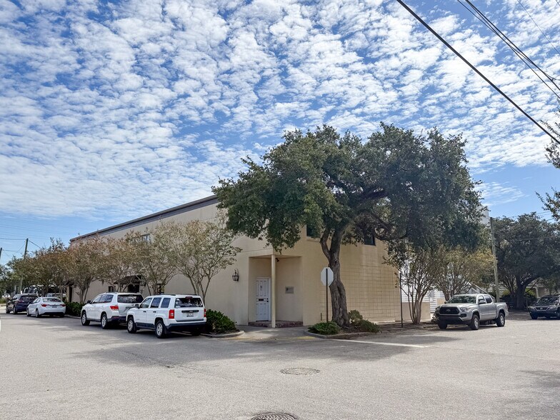 11 Isabella St, Charleston, SC for lease - Building Photo - Image 2 of 16