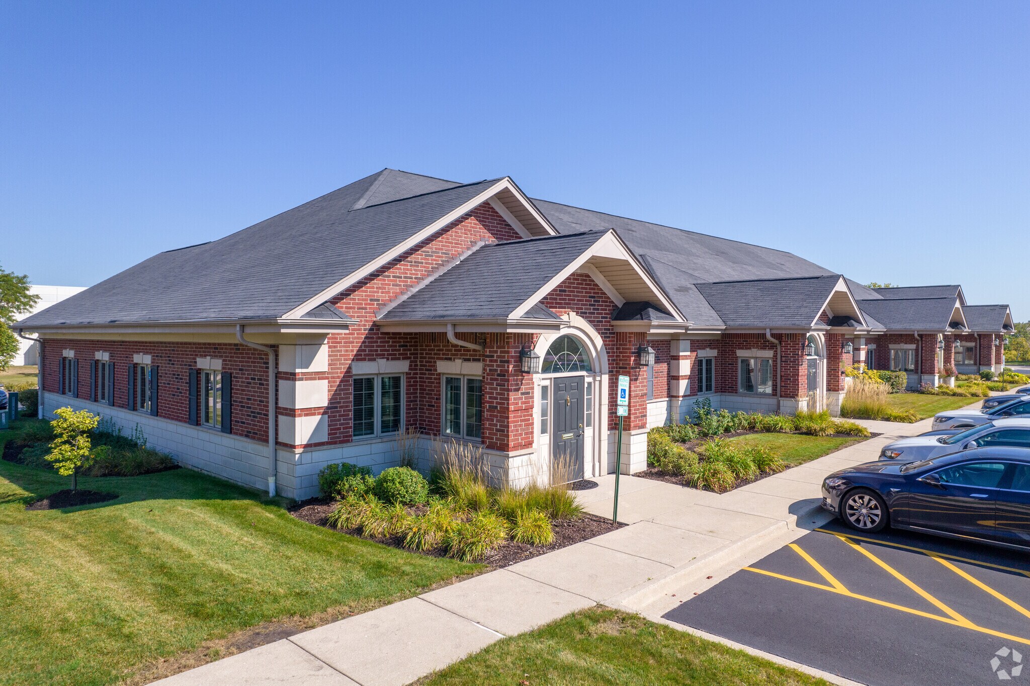 2440 Ravine Way, Glenview, IL for sale Primary Photo- Image 1 of 1