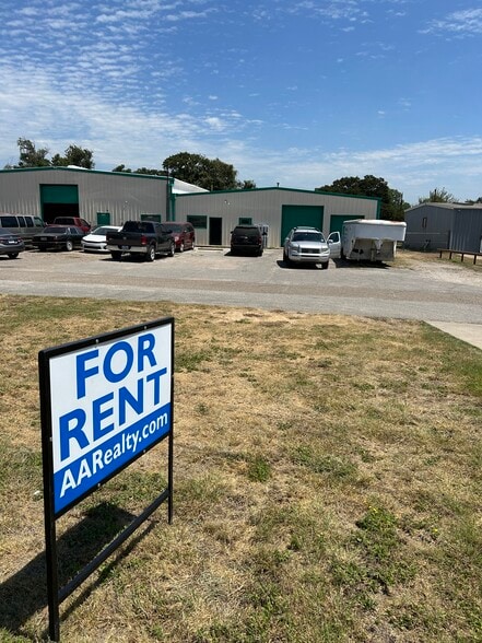 440 N Broadway St, Joshua, TX for lease - Building Photo - Image 2 of 59