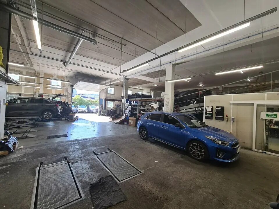 Retail in Nice for lease Building Photo- Image 1 of 10