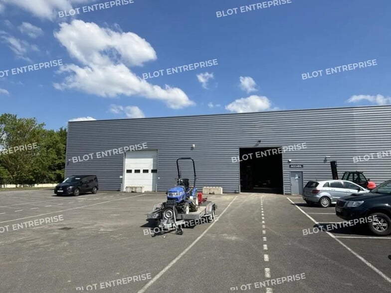 Flex in Le Cellier for lease - Building Photo - Image 2 of 9