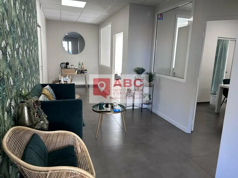 Office in Perpignan for sale - Building Photo - Image 1 of 4