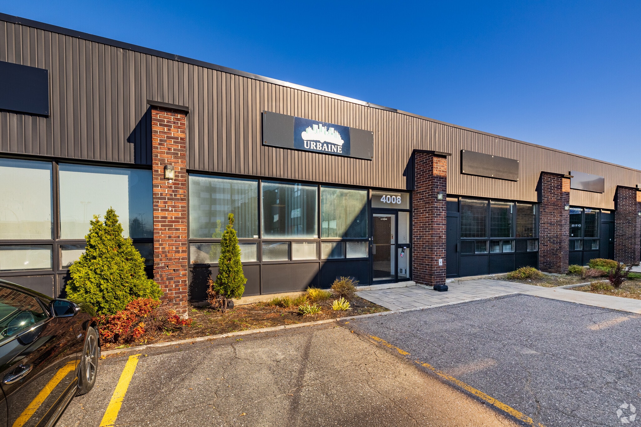 4000-4036 Boul De La Côte-Vertu, Montréal, QC for lease Building Photo- Image 1 of 3