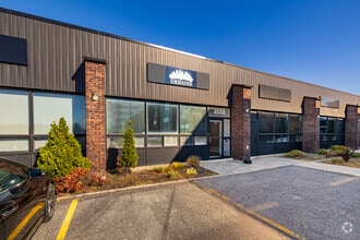 4000-4036 Boul De La Côte-Vertu, Montréal, QC for lease Building Photo- Image 1 of 3