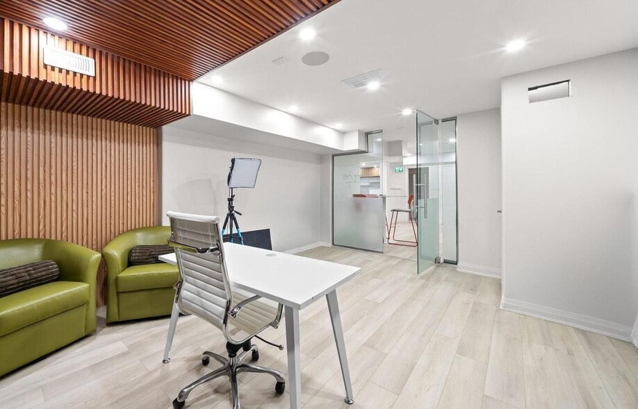 6461 Mayfield Rd, Brampton, ON for sale - Interior Photo - Image 3 of 4