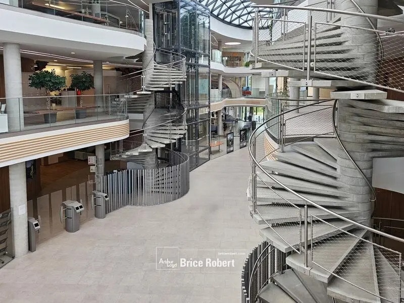 Office in Limonest for lease Interior Photo- Image 1 of 7