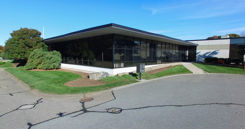 139-143 Mill Rock Rd E, Old Saybrook, CT for lease - Building Photo - Image 3 of 7