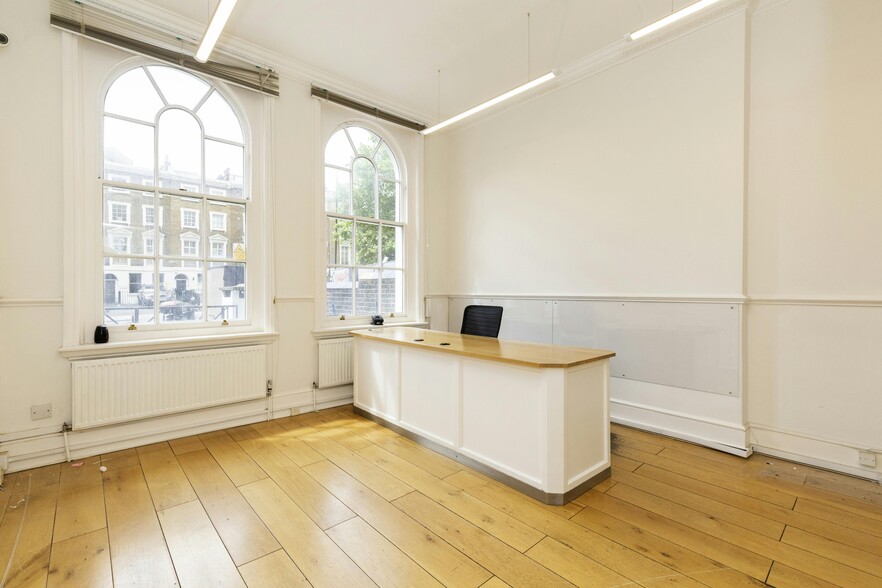 359 City Rd, London for lease - Building Photo - Image 3 of 8